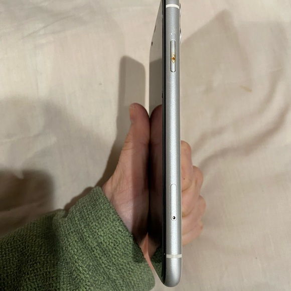 iPhone 11 128GB White Unlocked - Picture 5 of 5